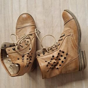 Women's Casual Ankle Lace Up Boots.